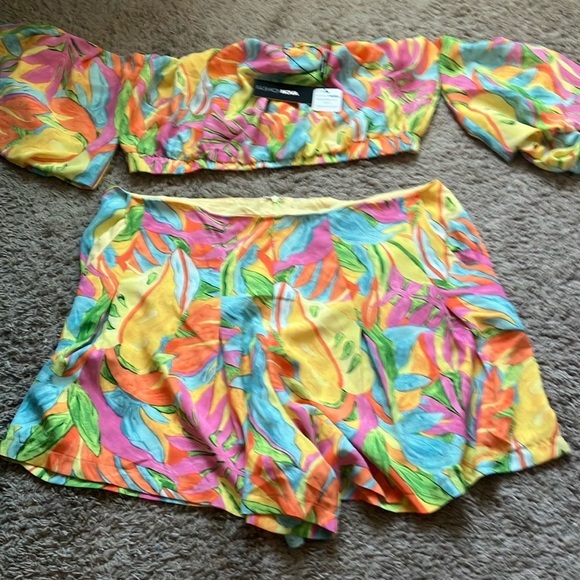 Fashion Nova: Multicolor Off-Shoulder Top and Shorts Set- Pockets- zipper- XL - Picture 13 of 16